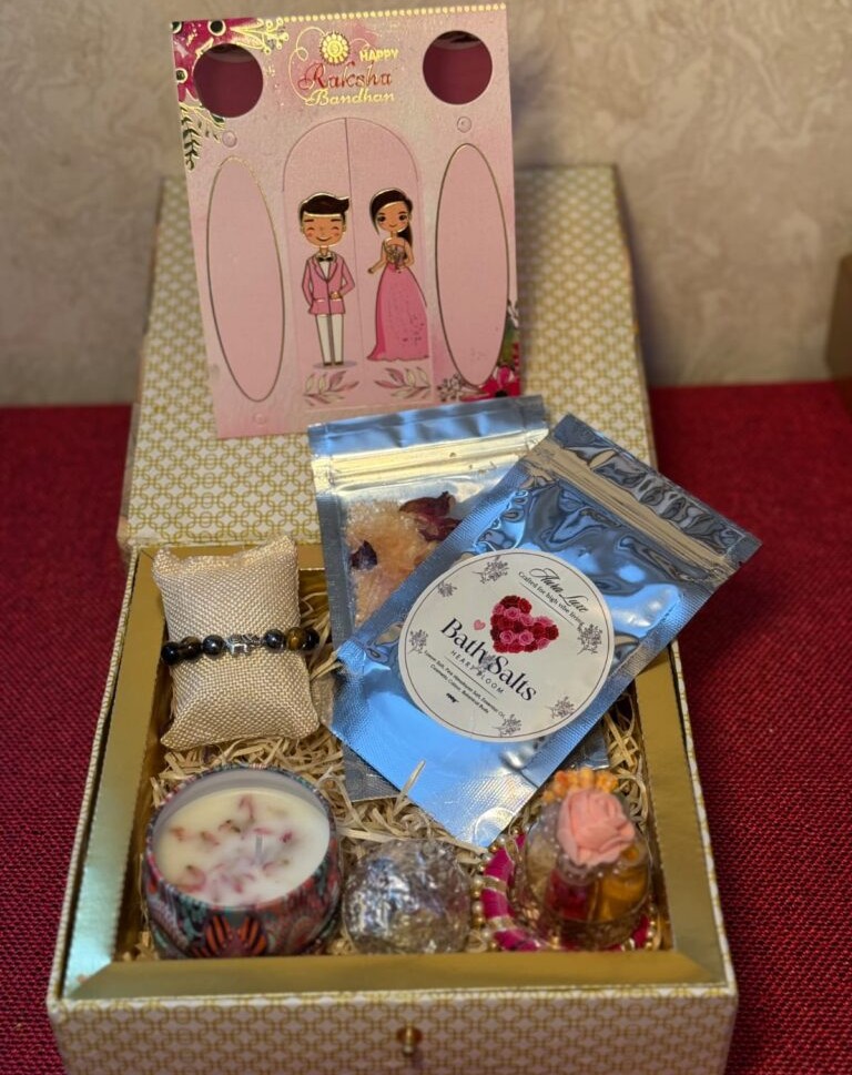 Aura Luxe Signature box